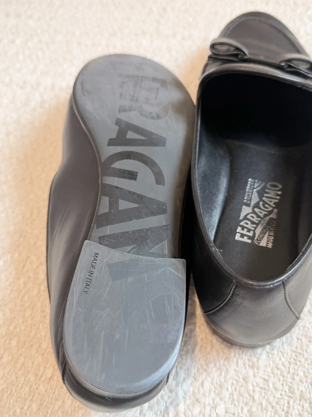 Authentic Salvatore Ferragamo Vara Bow Black Leather Loafers – Size 6.5 C